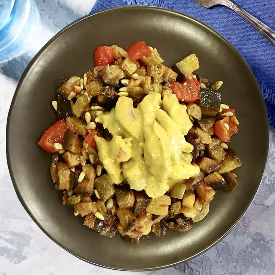 Pollo al curry con caponatina