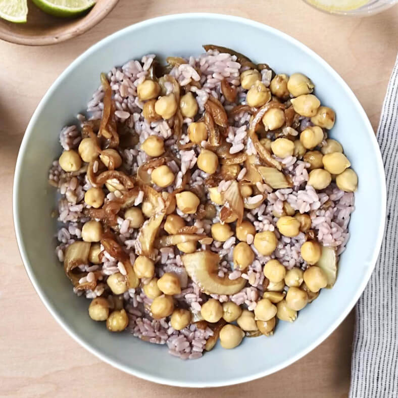 Risotto alla Lacrima di Morro con cipolle caramellate e ceci